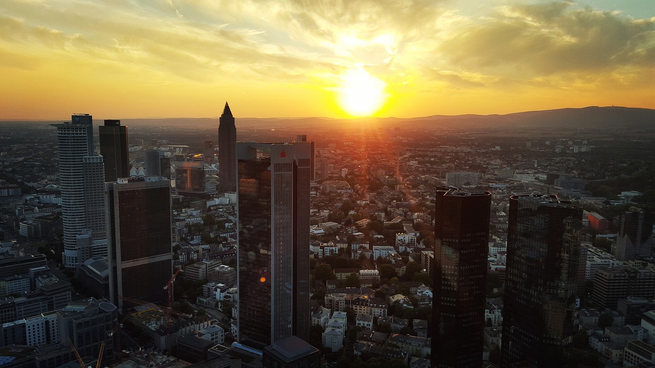 #Frankfurt #Skyline #Sonnenuntergang #Hitze